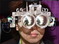 ��SIGGRAPH�ϴ�¸��VR HMD�ǤϤǤ��ʤ���ᴶ��ɽ�����ǽ�Ȥ���ֲ��Ѿ����б�HMD�פ�NVIDIA�֡������θ����Ƥߤ�