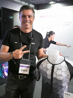 ���������꡼ No.007�Υ���ͥ������ / ��TGS2022��VR�����Υܥǥ������ġ�OWO Haptic Gaming System�פǡ����Ƥ�������̤����ʥ��դ�ʢ���ͤ��ɤ���봶�Ф��θ����Ƥ���