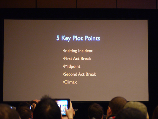 ���������꡼ No.004�Υ���ͥ������ / ��GDC 2013������Ū�ҥåȥ᡼����Pixarή���ȡ��꡼�κ������The 5 Key Plot Points�פȤϤʤˤ����ǲ�ˤ�����ʪ��Υݥ����