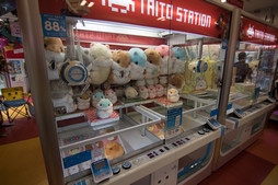 画像ギャラリー No.004のサムネイル画像 / ほぼ全筺体が電子マネー3種類に対応。ZUNTATAも応援に駆けつけた「タイトーステーション船橋店」のグランドオープン初日をレポート