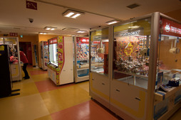 画像ギャラリー No.006のサムネイル画像 / ほぼ全筺体が電子マネー3種類に対応。ZUNTATAも応援に駆けつけた「タイトーステーション船橋店」のグランドオープン初日をレポート