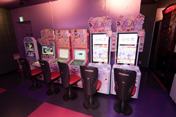 画像ギャラリー No.010のサムネイル画像 / ほぼ全筺体が電子マネー3種類に対応。ZUNTATAも応援に駆けつけた「タイトーステーション船橋店」のグランドオープン初日をレポート