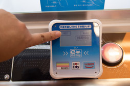 画像ギャラリー No.015のサムネイル画像 / ほぼ全筺体が電子マネー3種類に対応。ZUNTATAも応援に駆けつけた「タイトーステーション船橋店」のグランドオープン初日をレポート